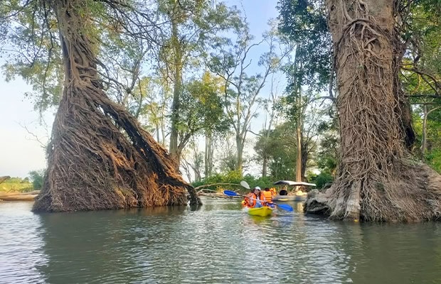 ừ Phnom Pênh đến Stueng Traeng Key phụ: mua vé xe đi Campuchia đại lý bán vé xe Campuchia kinh nghiệm du lịch Stueng Traeng