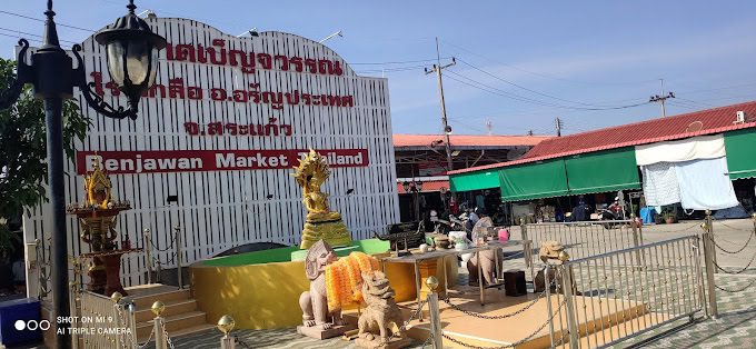 Ban Khlong Luek Border Market