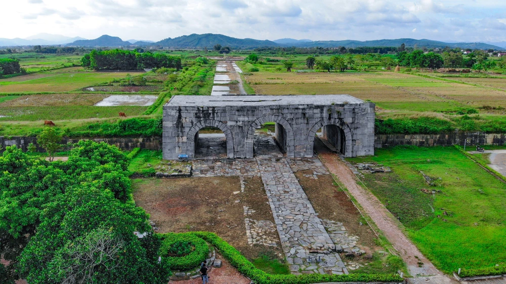 Thành Nhà Hồ