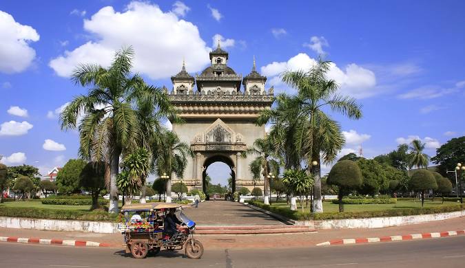 xe Luang Prabang đi Viêng Chăn key phụ: xe đi viêng chăn vé xe đi luang prabang các nhà xe đi viêng chăn giá vé xe bus từ luang prabang đi vientiane