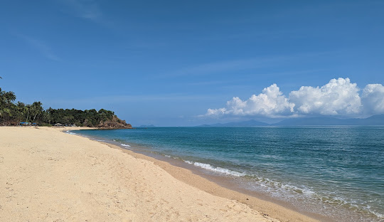 Bãi biển Maenam