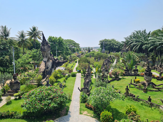 Vườn tượng Phật (Wat Xieng Khuan)