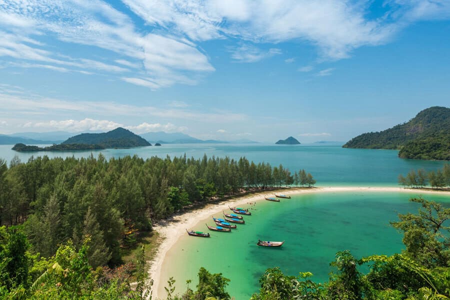 Khi đến Ranong, suối nước nóng Raksa Warin là nơi mà bạn nên ghé thăm (Nguồn: Internet)