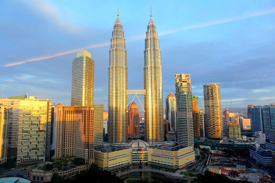 Khám phá hành trình từ Hat Yai đến Kuala Lumpur với kinh nghiệm du lịch, gợi ý địa điểm tham quan, phương tiện di chuyển và đặt vé thuận tiện