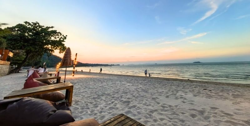 Quãng đường di chuyển từ Surat Thani đến Donsak nên dùng phương tiện gì, đặt vé sao, địa điểm du lịch ở đâu, kinh nghiệm đi du lịch.....